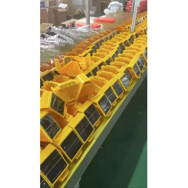 New Design Highway Guardrail LED Light Flashing Steady Reflector Solar Trapezoid Delineator