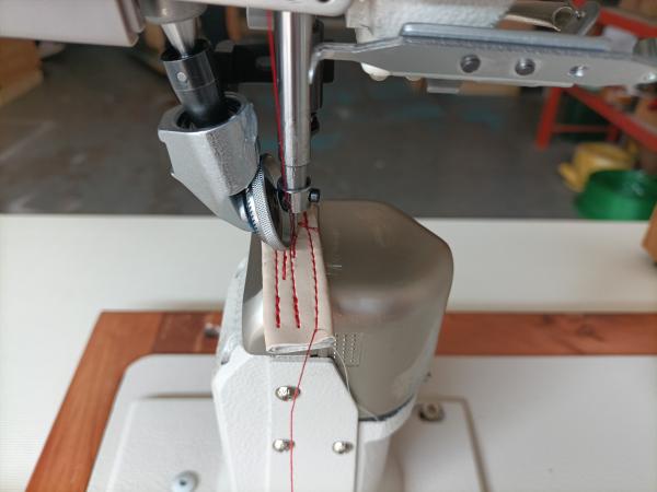 コンピュータ化単針縫製機 ローラーフード 220v 高安定性