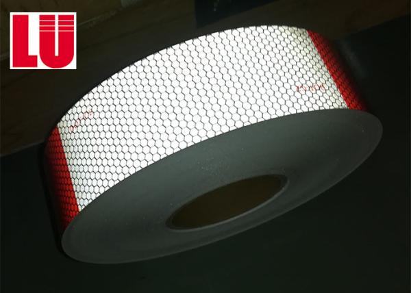 Fita reflexiva do C2 do ponto vermelho e branco do espaço livre alto da visibilidade para os caminhões, pontos reflexivos em caixas postais