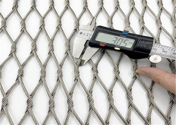 Рука - сплетенная черная ячеистая сеть 7 x 7 Aviary окиси 1.2mm
