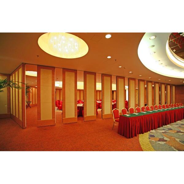 Поверхность облицовки доски акустической панели театра звукоизоляционная деревянная калиброванная прорезанная