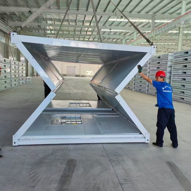 40ft Folding Container House with Sandwich Panel Material for Office Hotel Outdoor Warehouse Toilet Use