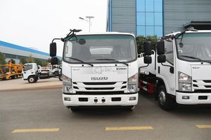 Isuzu 4X2 Sprinkler Capacity of 5000L and Emission Standard Conforms to Euro 3 4 5.