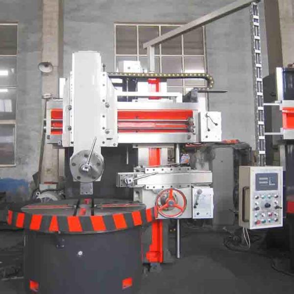 La machine à tourner verticalement 1600 mm Max tourné longueur