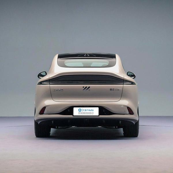 SUV électrique de taille moyenne, vitesse de pointe de 200 mph, 4 places