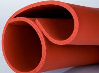Folha de borracha de silicone de células fechadas para isolamento térmico e proteção em ambientes de alta temperatura