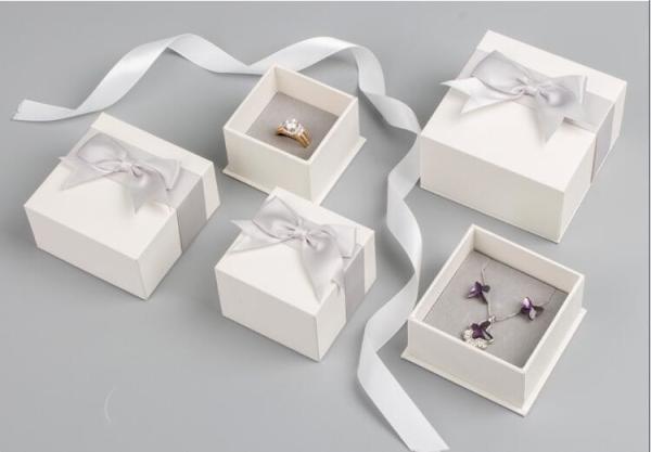 Pequenas caixas de presente de jóias decorativas personalizadas de colarinho com cartão de embalagem de logotipo