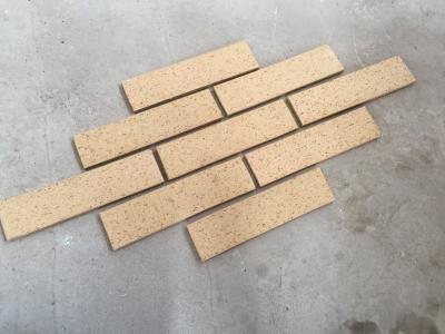 Tijolo de cara liso fino material do revestimento da parede da construção M36413-5 com cor amarela
