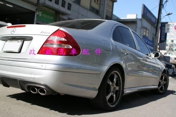 Отражетель волокна углерода BENZ W211 E55 полный