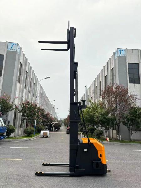 Polyurethane Tyre Non-standard AGV with 3500 kgs Load Capacity and 1070mm Fork Length