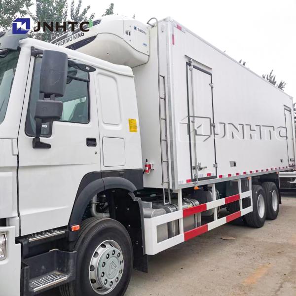 Sinotruk HOWO Euro2 6x4 Refrigerated Delivery Van Beverages Drinks