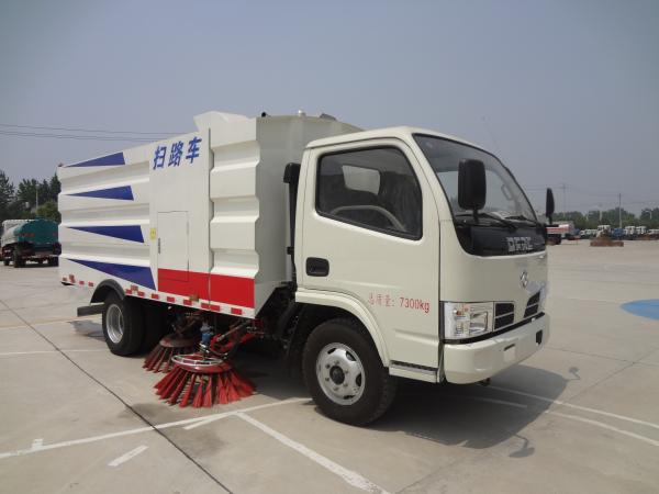 DFAC 4x2 RHD Euro III Road Sweeping Truck for Road Surface Cleaning