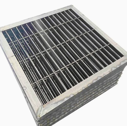 Industrial Durable 100-600mm Width Black Bitumen Coated Steel Grating Drain Cover for Municipal Roads