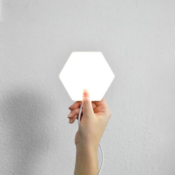 Lumière tactile hexagonale sensible à la lumière quantique en PP blanc pour 2021 Xiamen