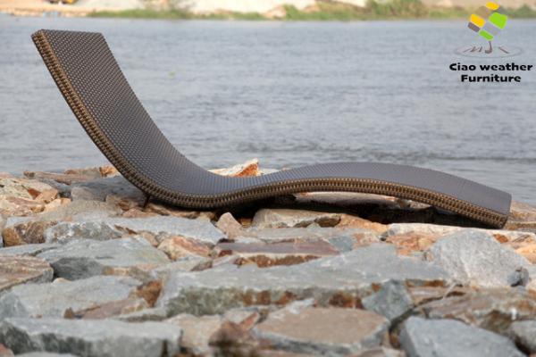 Villa Aluminum and Pe Rattan Lightweight Folding Relax Stackable Pool Sun Lounger with Craftsmanship