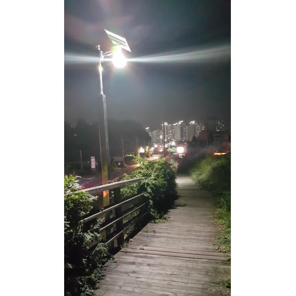 210lm/w All In One Solar Street Courtyard Light , IP65 Solar Garden Street Lamps