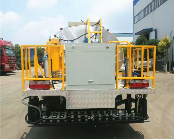 6000L caminhão de espalhamento de asfalto Bitumeno aquecido 6m3 Máquinas de construção rodoviária Dongfeng