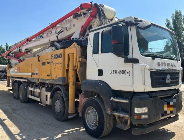 2020 XCMG HB62V pompe de gonflement en béton montée sur camion avec châssis SITRAK
