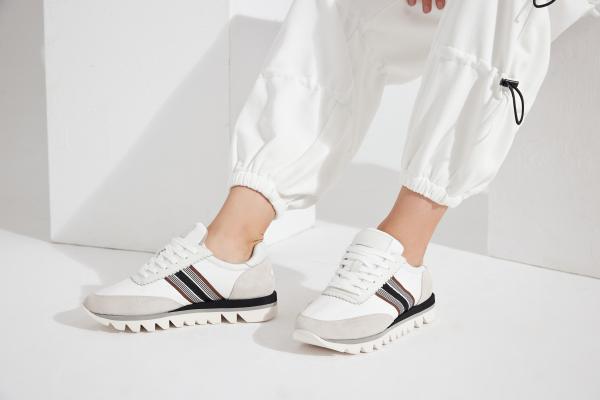 Soft Leather Womens Leisure Shoes 3mm Flat White Slip On Athletic Shoes