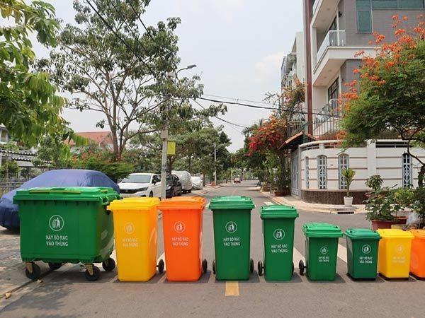 Modern Newest Design clear 240L Plastic Dustbin and Making Dustbin From Waste Material for Sale