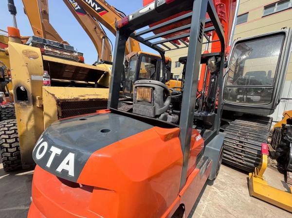 Used TOYOTA 3ton 5ton diesel Engine Forklift good Price in Shanghai 
