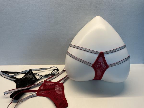 O laço G das mulheres amarra a cuecas de brilho transversal sexy Crystal Female Underwear do biquini das tangas da faixa