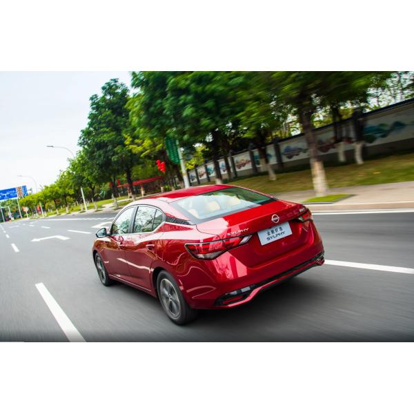 Автоматический седан Nissan Sylphy 1.6L CVT с пробегом 25001-50000 миль в 2024 году