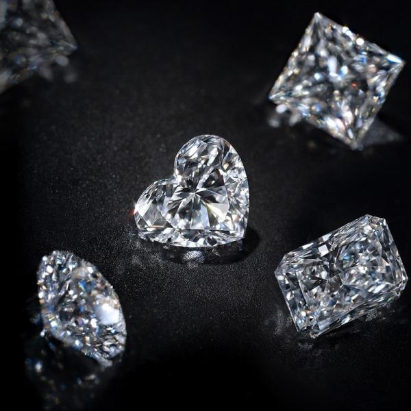 Heart Shaped 0.5-2.5 Carat Lab Grown Diamonds HPHT CVD Certified Loose D E F G H Colors VVS1 Clarity IGI Certified