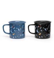Une tasse en céramique en marbre mosaïque de couleur solide avec un autocollant sur le glaçage