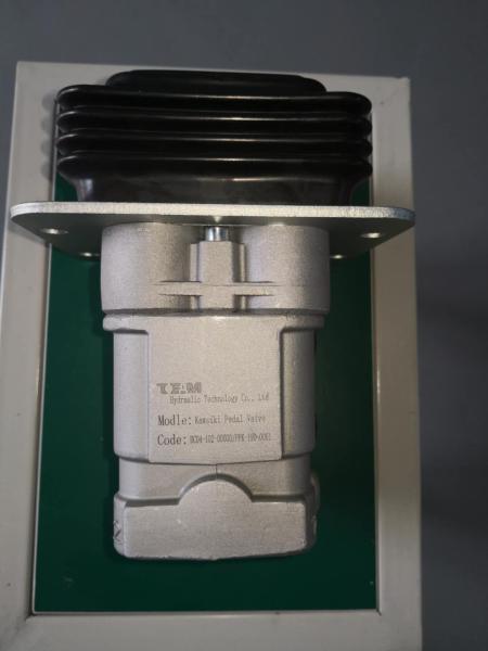 Kawasaki 6 - válvula hidráulica do pedal do pé da maneira para as peças hidráulicas da máquina escavadora