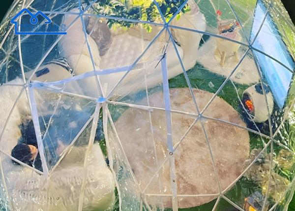 Tenda geodésica de cúpula grande e transparente com estrutura de aço