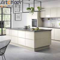 Armazém de cozinha E1 Branco Armazenar eficientemente seus itens essenciais de cozinha com estilo moderno