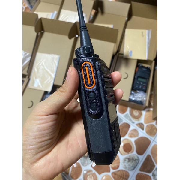 Hytera IP67 Waterproof Two-way Radio with 2000-2500mAh Battery and 5W Output Power for Reliable Industrial and Outdoor Communications