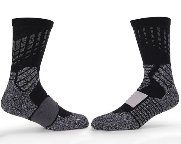 Knitted Cartoon Logo Custom Sports Socks UK Basketball Socks With Cool Designs