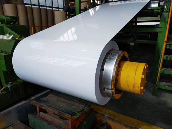 Ligação 3105 Cor Branca 22 Gauge 0,65mm Espessura 300mm Largura PE Pre-Pintado bobina de alumínio para a fabricação de calhas