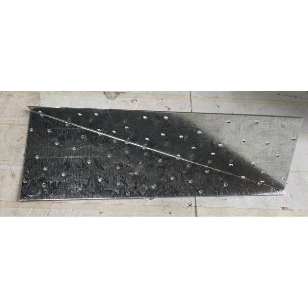 Fixer les poutres et les chevrons connecteurs en bois 240 mm