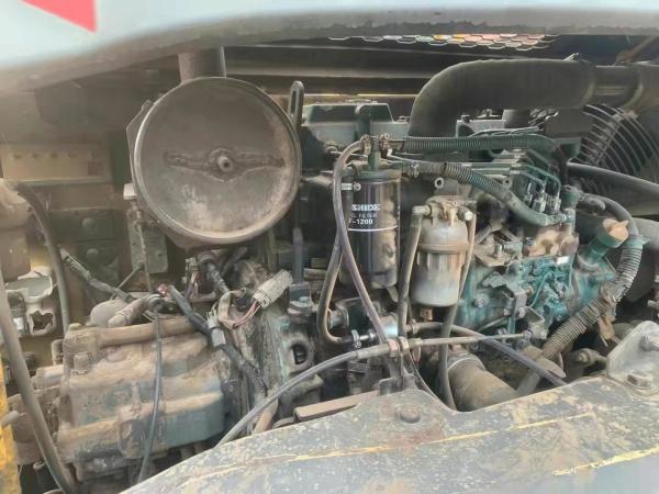 La Suède a importé une excavatrice à chenilles Volvo EC80D de haute qualité, presque neuve et prête à 100%