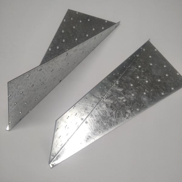 Fixer les poutres et les chevrons connecteurs en bois 240 mm