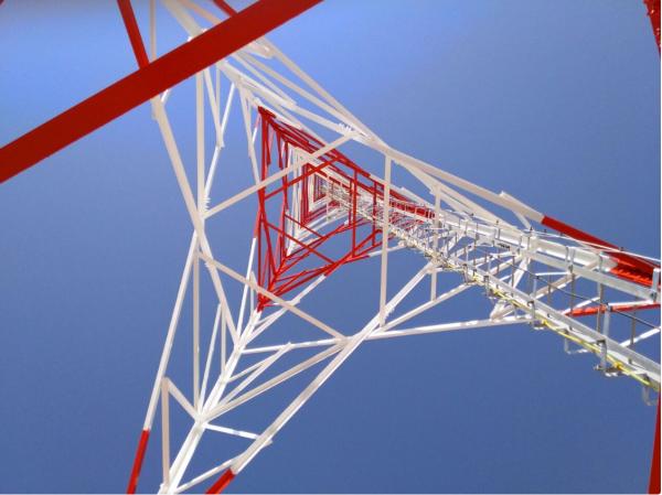 Torre 3 equipada com pernas estando livre galvanizada quente de 120km/H 45m