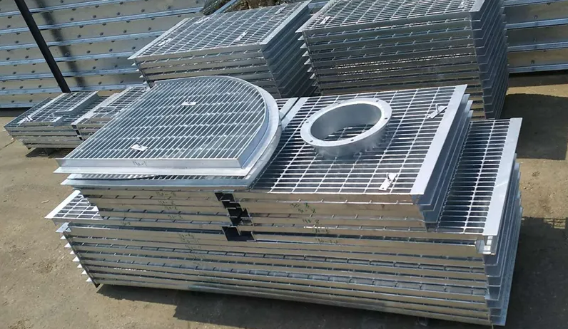 Heavy Duty Serrated Welded ASTM A36 Galvanized Steel Grating for Industrial Walkways and Platforms