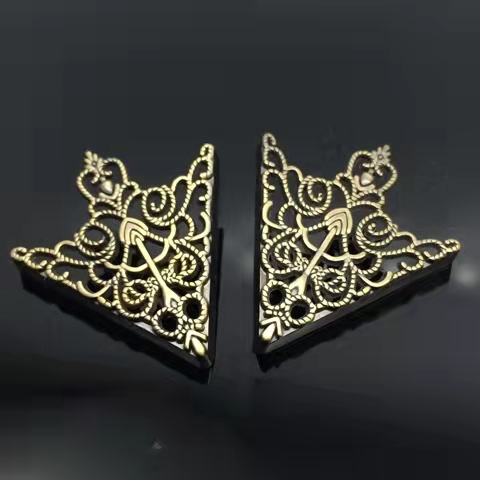 Crown Suit Collar Pin , Collar Clips For Men'S Shirts Hollowed Out Pattern OEM ODM