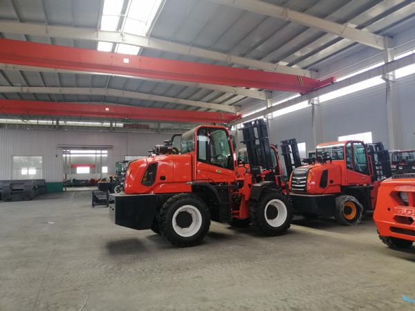 China made 4x4 diesel rough terrain forklift truck 3.5 ton for off road