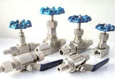 Forged Steel Angle Needle Valve Working Medium Water Oil Natural Gas