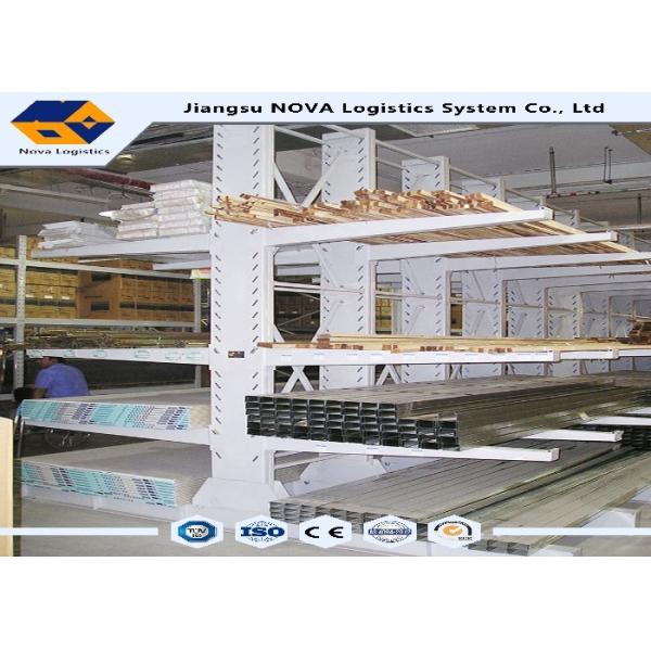 O armazenamento exterior do modilhão submete o conjunto flexível para a madeira serrada/tapete Rolls