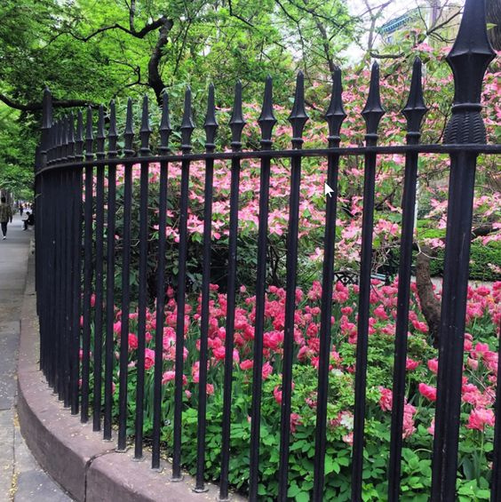 Durable Black Wrought Iron Fence With Heating And Forging Process For Villas And Gardens
