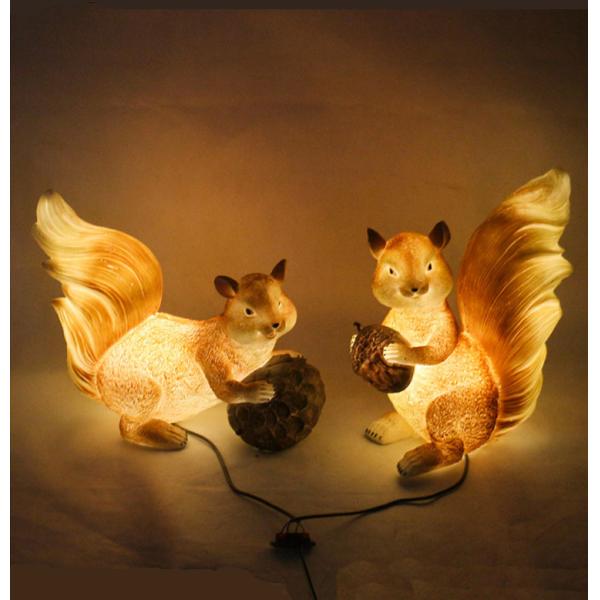 A pair of squirrel Lawn lights garden resin animal lamp park scenic lawn decoration cartoon landscape