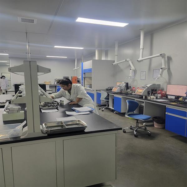 Parfum à l'oeuf vif conservé dans un récipient bien fermé frais et sec