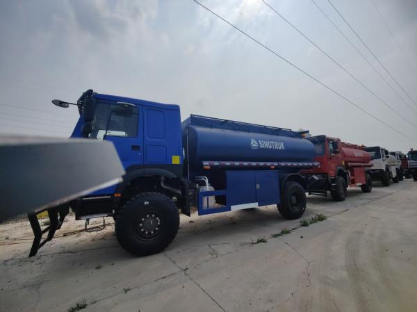 SINOTRUK HOWO 290 HP Oil Tank Truck with 10 CBM Capacity and Heavy-Duty Chassis