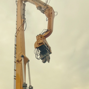 Drive Piles Faster: A Heavy-Duty Pile Driver with Intense Vibration & Simple Operation