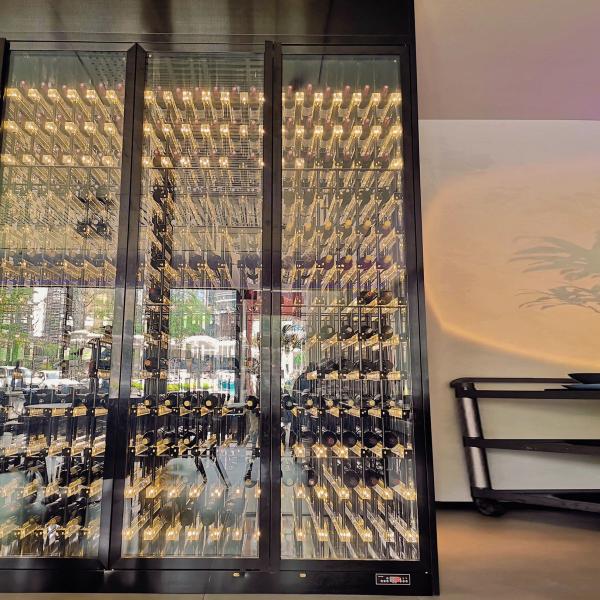 Thermostatic Metal Wine Cabinet Acrylic Wine Display Cabinet With Light